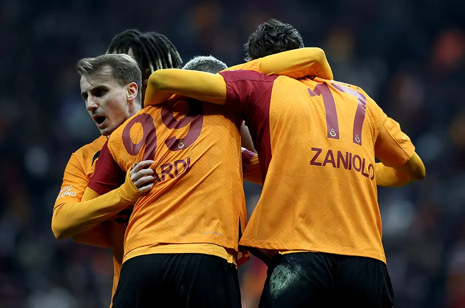 Galatasaray'da sezon sonu 5 ayrılık; birisi kulübeye - 12 Galatasaray'da sezon sonu 5 ayrılık; birisi kulübeye - 12