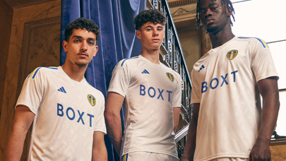Leeds United 2023/2024 sezonu iç saha formasını tanıttı