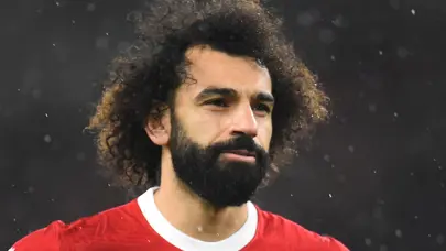 Mohamed Salah, futbolu ve saha dışındaki duruşuyla parlıyor