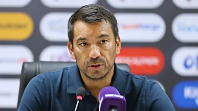 Giovanni van Bronckhorst dünya devine gidiyor