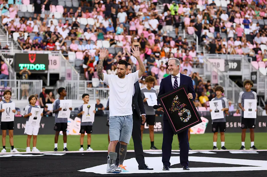 Lionel Messi'ye 45 kupa için özel tören - 2 Lionel Messi'ye 45 kupa için özel tören - 2