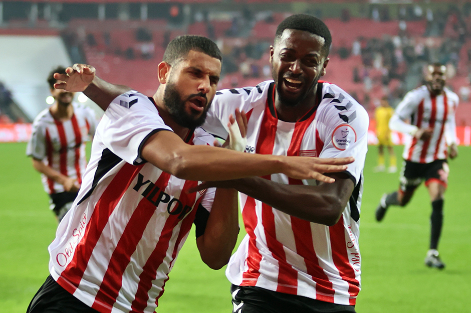 Samsunspor seriyi 3 maça çıkarmak için İstanbul deplasmanında