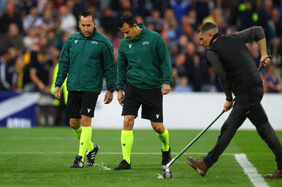 Saha göle döndü, maç durduruldu - 3