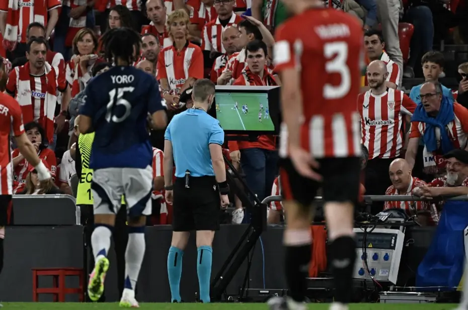 Fenerbahçe'yi yakan Espen Eskas'tan Avrupa Ligi'nde olay karar: Tribünler neredeyse sahaya iniyordu - 2