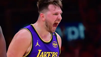 Luka Doncic, LeBron ve Kobe'nin yapamadığını 5. maçta yapıp tarihe geçti