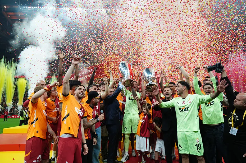 Galatasaray şampiyonluğu taraftarlarıyla kutladı - 12