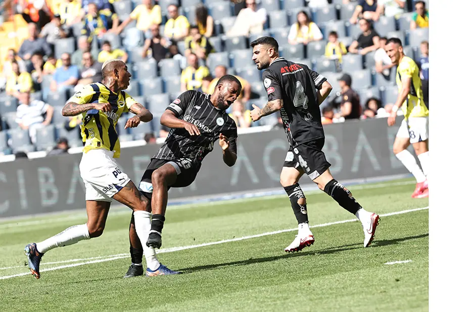 "Dünya umurunda değil" | Yazarlar Fenerbahçe için ne dedi? - 3 "Dünya umurunda değil" | Yazarlar Fenerbahçe için ne dedi? - 3