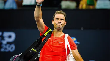 Rafael Nadal kortlara galibiyetle döndü