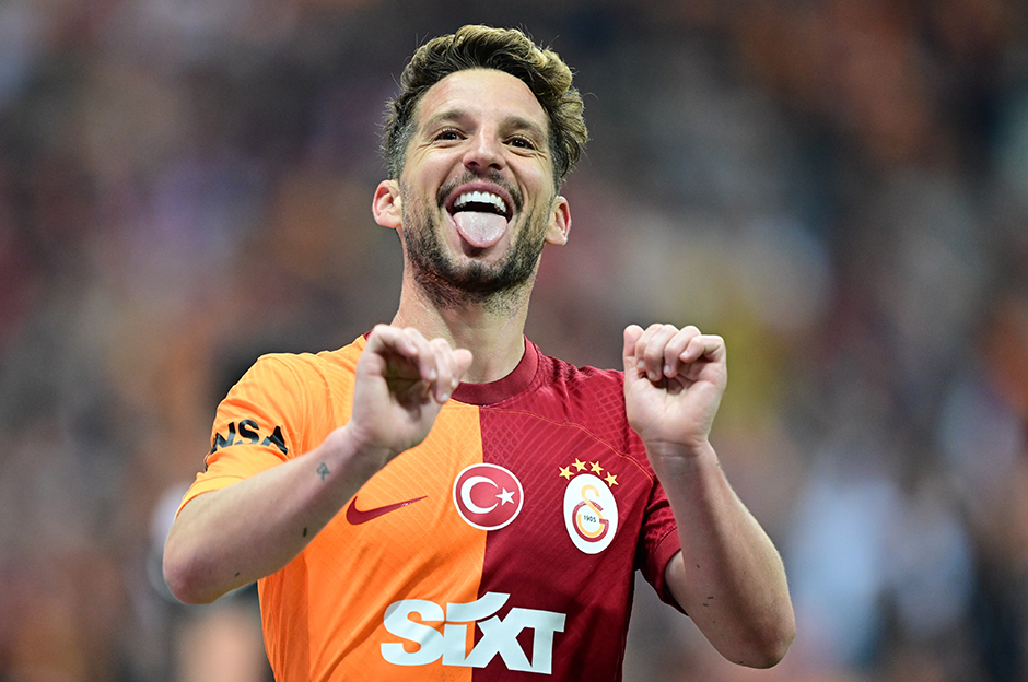 Mertens'e sürpriz teklif: Hiç düşünmeden kararını bildirdi