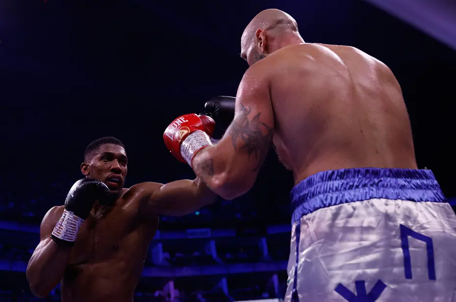 Anthony Joshua, Robert Helenius'u nakavt etti, 2.5 yıl sonra bir ilki başardı - 7