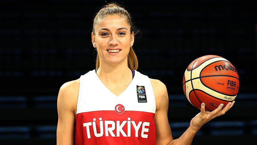 322 kez milli formayı terleten Bahar Çağlar Ökten kariyerini noktaladı