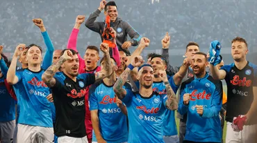Şampiyonluk sonrası yaprak dökümü: Napoli'den sözleşme kararı
