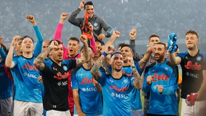 Şampiyonluk sonrası yaprak dökümü: Napoli'den sözleşme kararı