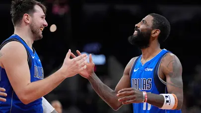 Kyrie Irving ve Luka Doncic, Mavericks'e galibiyeti getirdi