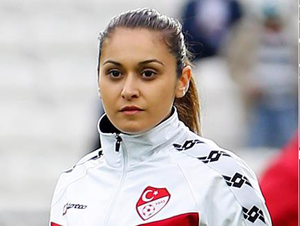 UEFA'dan hakem Neslihan Muratdağı'na görev