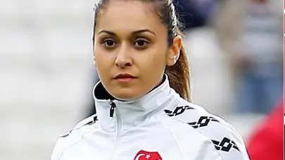 UEFA'dan hakem Neslihan Muratdağı'na görev