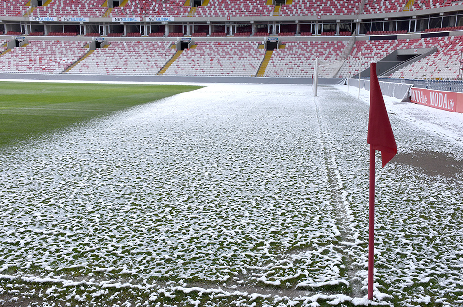 Sivasspor - Fenerbahçe maçı öncesi zeminin son durumu: Hava eksi 14 derece