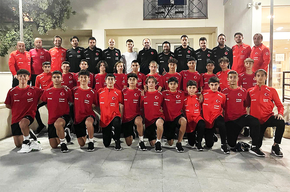 Arda Güler'den U14 Milli Takımı'na ziyaret