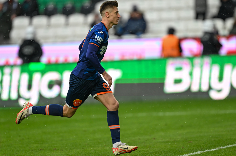 Piatek hat-trick yaptı, Başakşehir 2-0'dan geri döndü