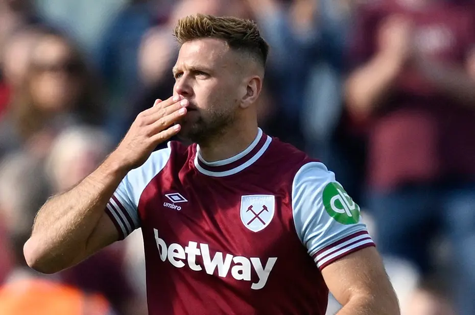 Immobile'nin yerine 27 milyon euroluk golcü: Daha yeni 4 yıllık imza atmıştı - 4 Immobile'nin yerine 27 milyon euroluk golcü: Daha yeni 4 yıllık imza atmıştı - 4