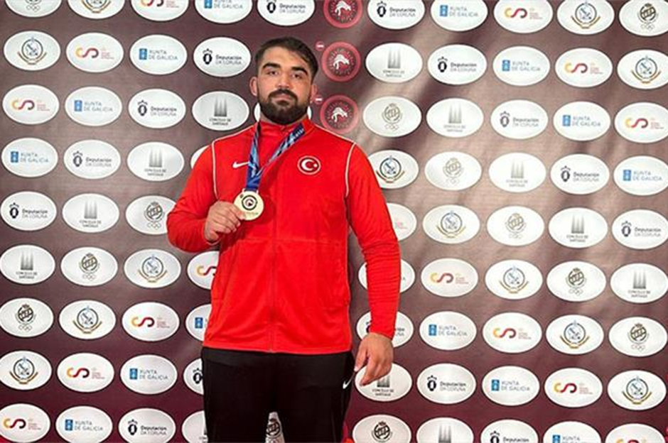 Milli güreşçi Talip Çiftçi'den bronz madalya