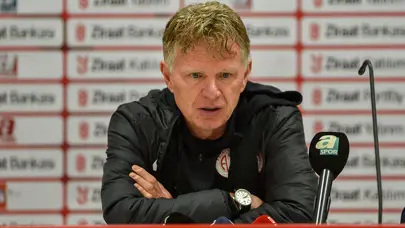 Antalyaspor'da sitem: Oyunculara 'Kırmızı kart görme' demek bana mantıklı gelmiyor