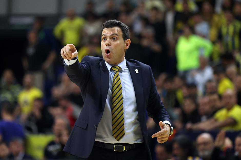 Fenerbahçe Beko koçu Dimitris Itoudis: "17 sayı gerideyken de aynı coşkuyla desteklendik"