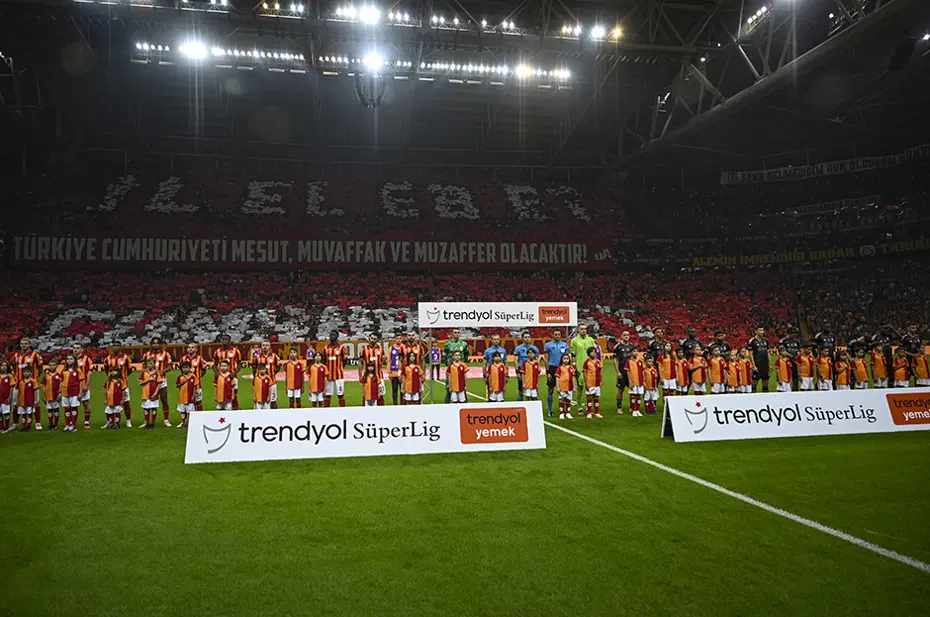 Galatasaray-Beşiktaş derbisinde Türkiye Cumhuriyeti’nin 100. yılına özel koreografi - 7