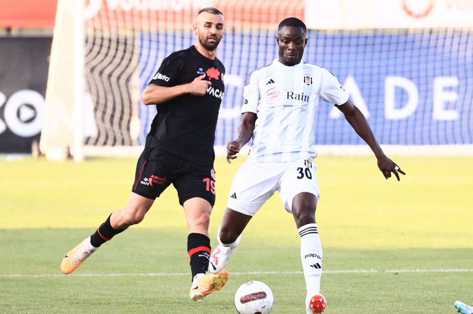 Beşiktaş'ın yeni transferi Eric Bailly'den tatsız başlangıç