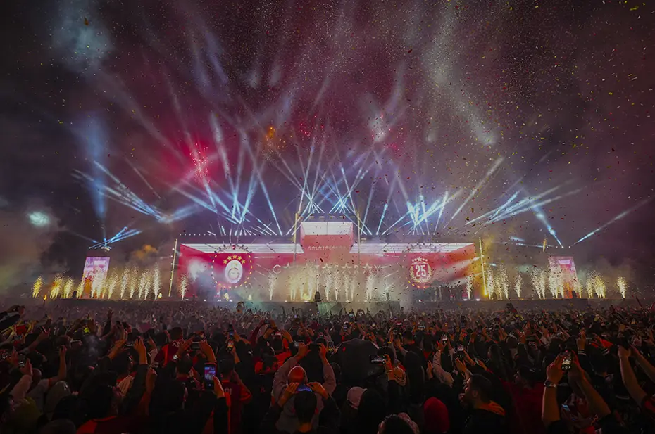 Galatasaray'dan Fenerbahçe'ye "kutlama" göndermesi - 4