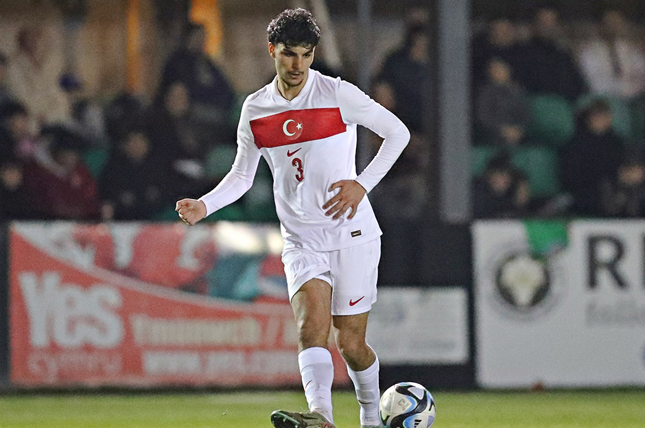 Schalke'de Galatasaray korkusu: Almanları "Üst düzey yeteneği" kaptırma endişesi sardı