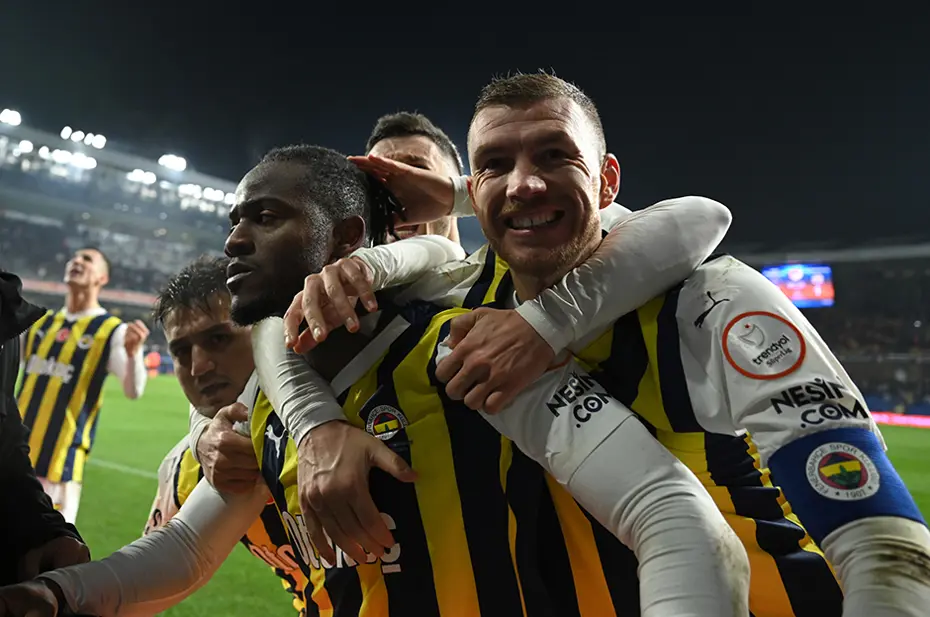 Nisan ayında Fenerbahçe'yi bekleyen zorlu fikstür: 2 derbi, 2 çeyrek final maçı - 7 Nisan ayında Fenerbahçe'yi bekleyen zorlu fikstür: 2 derbi, 2 çeyrek final maçı - 7