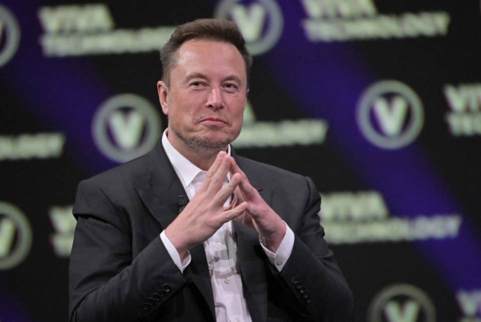 Elon Musk, dünya devi kulübü satın mı alacak? Babası açıkladı