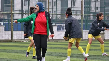 Azize Ay, teknik direktörlük kariyerindeki ilk maçında 9-0 galip