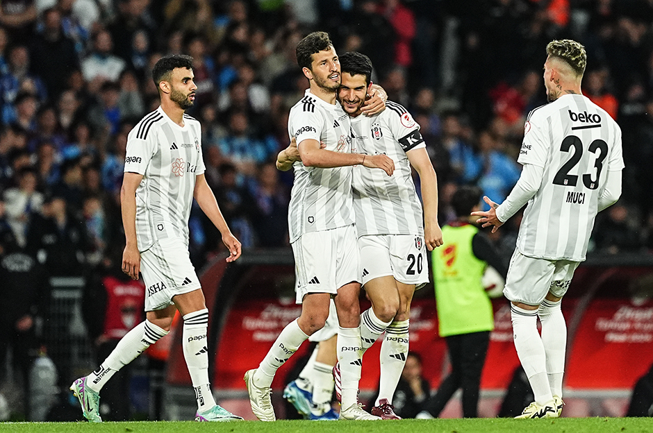 Salih Uçan "maçın adamı" seçildi