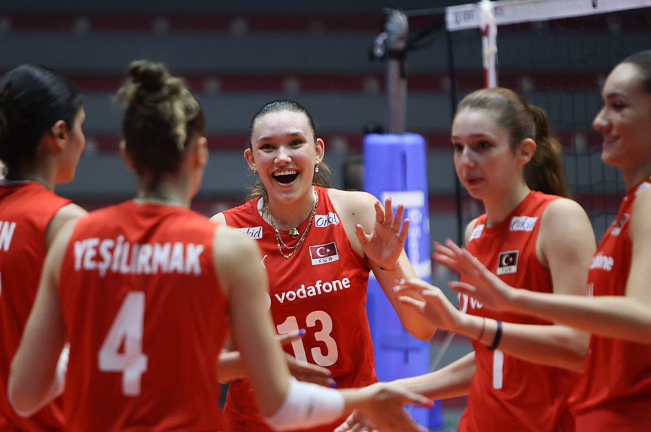 U20 Kadın Voleybol Milli Takımı, Avrupa Şampiyonası'nda yarı finali garantiledi