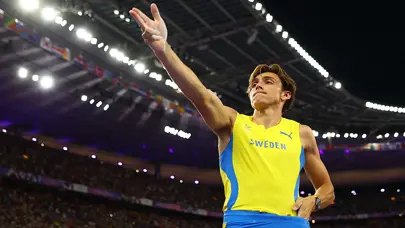 Yusuf Dikeç pozuyla kutladı: Duplantis dünya rekoru kırarak altın madalyayı aldı