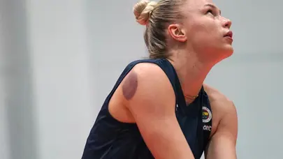 Arina Fedorovtseva dev maça hacamatla hazırlanıyor