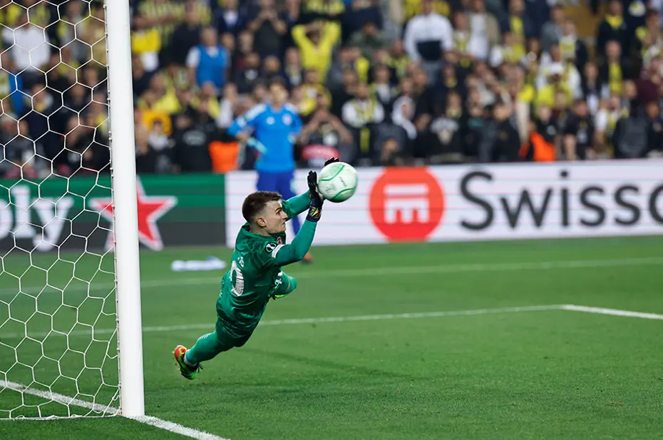 Fenerbahçe maçında 3 penaltı kurtaran kaleciden "muska" itirafı - 6 Fenerbahçe maçında 3 penaltı kurtaran kaleciden "muska" itirafı - 6