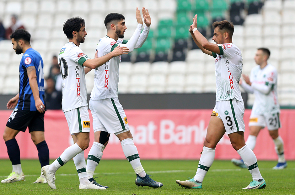 Konyaspor tur biletini 3 golle aldı