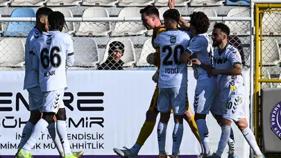 5 gollü maçta Sakaryaspor'u ateş hattından kaleci Szumski çıkardı