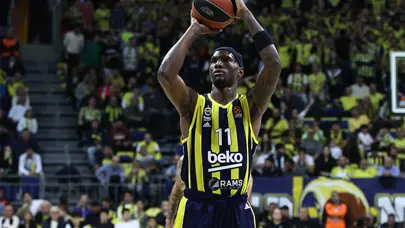 Nigel Hayes-Davis'ten Ermenistan'daki paylaşım için özür