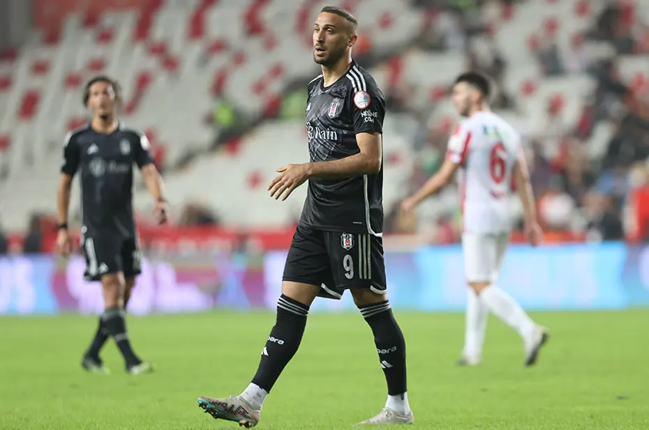 "Penaltı ve kırmızıyı atladı!" | Spor yazarları Antalyaspor-Beşiktaş maçı için ne dedi? - 3 "Penaltı ve kırmızıyı atladı!" | Spor yazarları Antalyaspor-Beşiktaş maçı için ne dedi? - 3