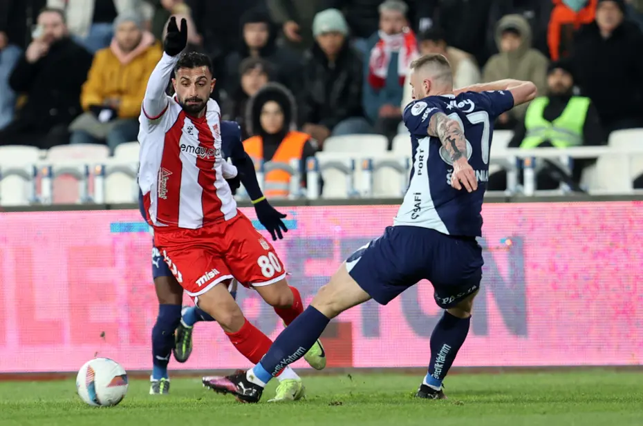 Trio'da Sivasspor-Fenerbahçe maçına damga vuran pozisyon tartışılmadı bile: "Açık, bariz, net..." - 2 Trio'da Sivasspor-Fenerbahçe maçına damga vuran pozisyon tartışılmadı bile: "Açık, bariz, net..." - 2