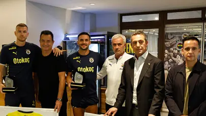 Fenerbahçe'den Dzeko ve Tadic'e teşekkür plaketi