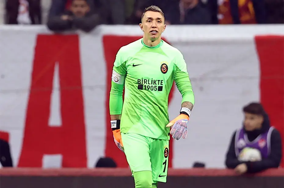 Muslera'dan kafa karıştıran hareket! - 4