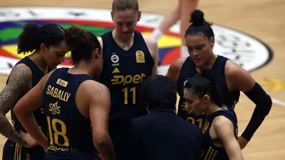 Fenerbahçe Opet farklı galibiyetle yarı finale yükseldi Fenerbahçe Opet farklı galibiyetle yarı finale yükseldi