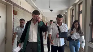 Emrecan Uzunhan: Beni itti, kız arkadaşımın yanında küfür etti Emrecan Uzunhan: Beni itti, kız arkadaşımın yanında küfür etti