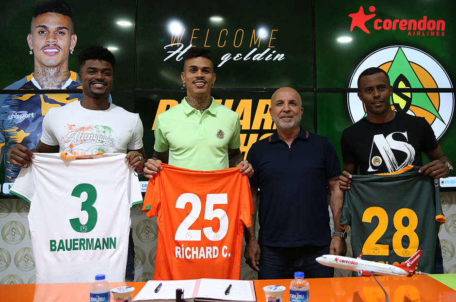Alanyaspor 3 Brezilyalıya imza attırdı