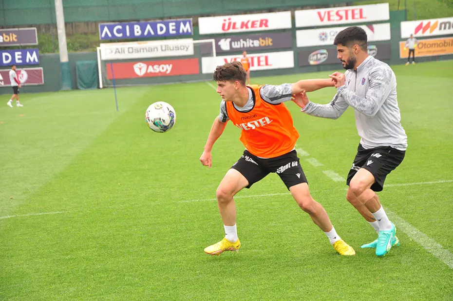 Trabzonspor idmanında üzücü gelişme: Sahayı böyle terk etti - 9